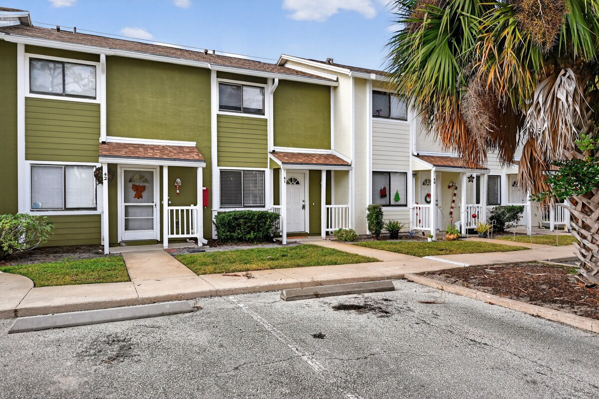 Free Parking & Laundry | Backyard | Highway Access