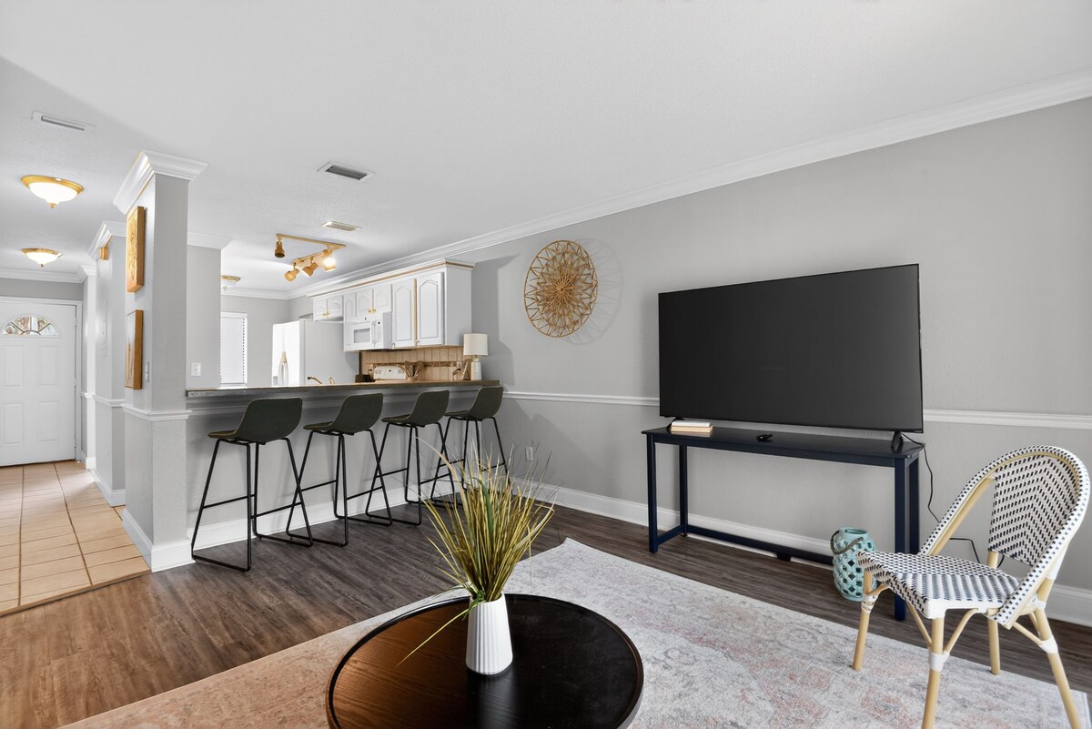 Free Parking & Laundry | Backyard | Highway Access