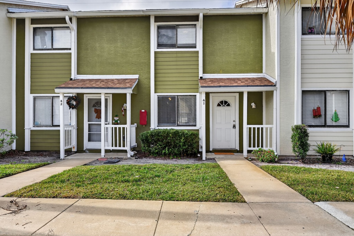 Free Parking & Laundry | Backyard | Highway Access