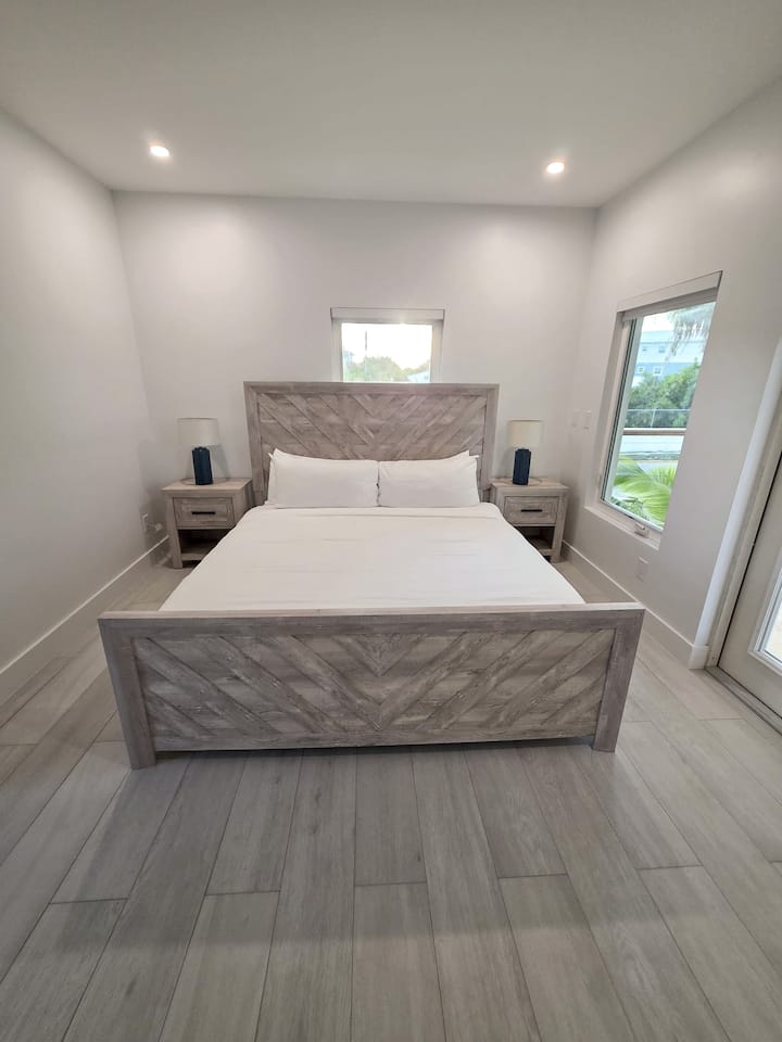 Hotel-style Studio Near Gracebay | Pool & Gym #204 - Turks and Caicos Islands