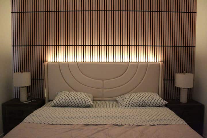 1 cama tamaño king, habitación privada.