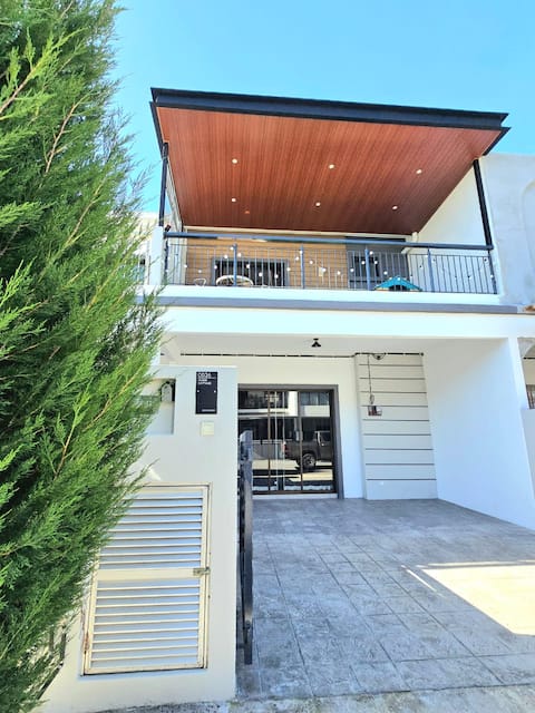 NEW 2 Storey Landed Terrace House Night Market