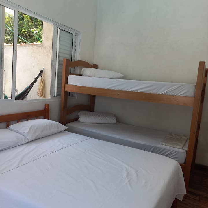 Suíte África: cama de casal e beliche