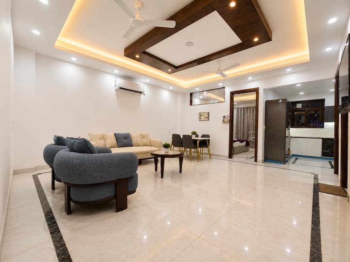 Homlee-gold-4bhk-lift-parking-vasant Kunj - Delhi