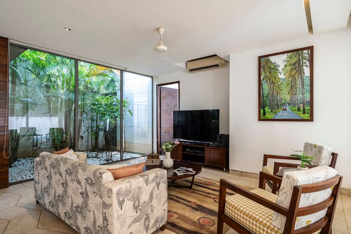 Living room image 6