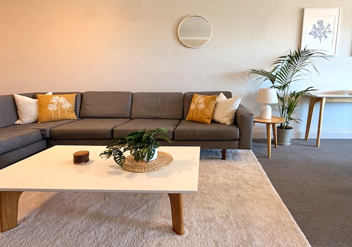 Beachfront Apartment W Oceanview • 1m To Cafés - Perth