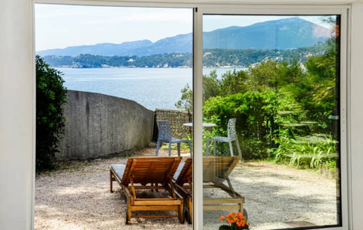 Appartement Avec Espace Plein Air, Belle Vue Mer - Le Pradet