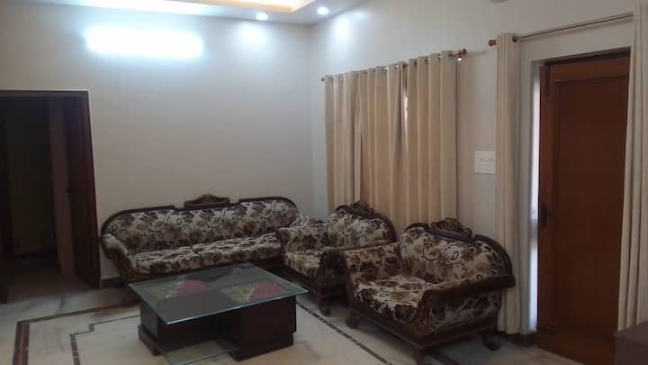 Teak Manor Is Situated At Heart Of Dehradun. - Dehradun
