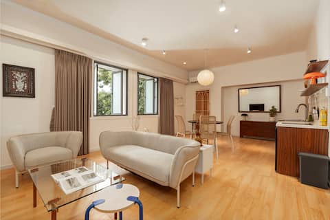 Modern Apartment in Historic Central Area