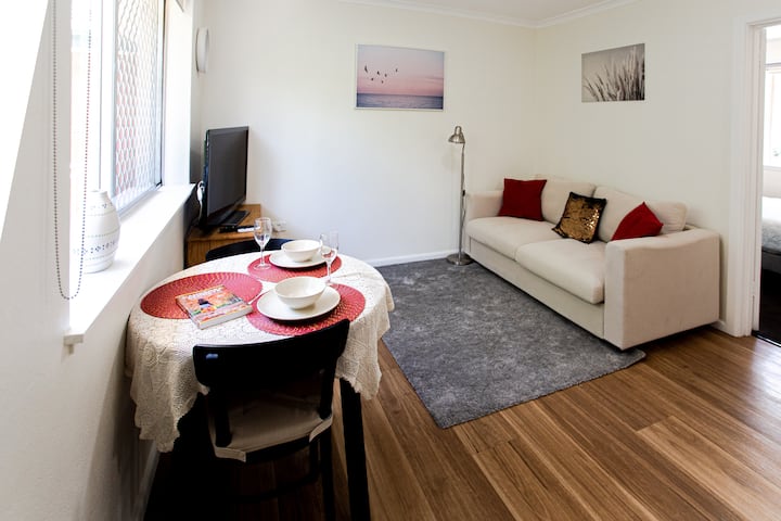 One-bedroom Yarralumla Apartment-queen & Sofa Beds - Canberra