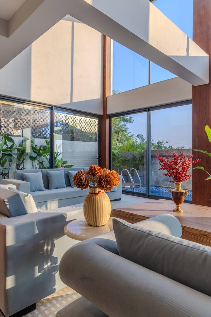 Living room image 7