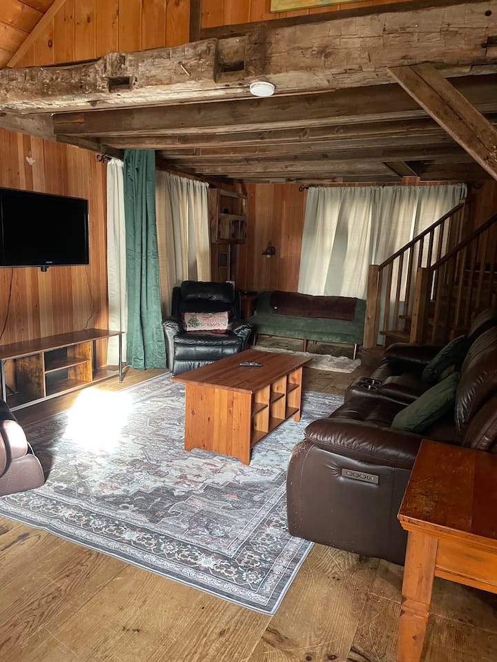 Cozy Country Cabin - Kent, CT