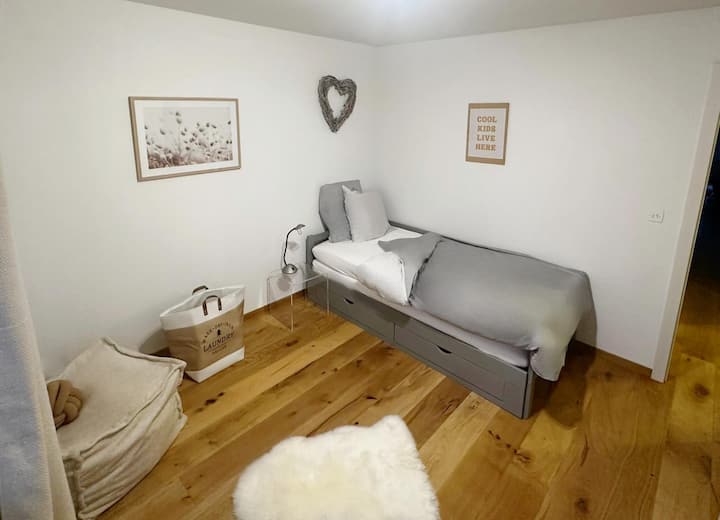 Vitanda 2 vya mtu mmoja vya upande kwa upande