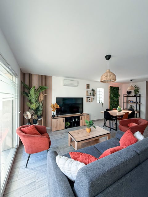 Top Airbnb: Large Floral T3 - Premium Equipment and Bedding 6p in Ain