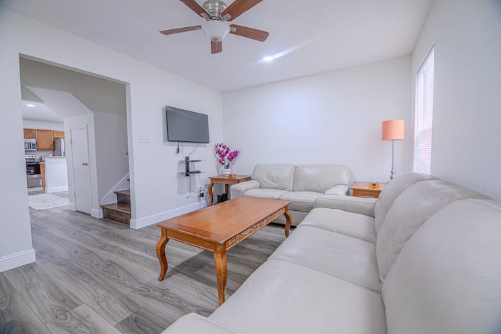 3BR Home by Bishop Arts | Sleeps 10 | Pet Friendly - Houses for Rent in ...
