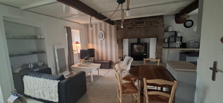 Adorable Maisonnette En Pierres Proche Plage - Ploudalmézeau