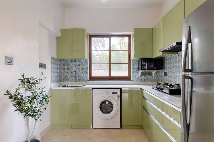 Full kitchen image 2