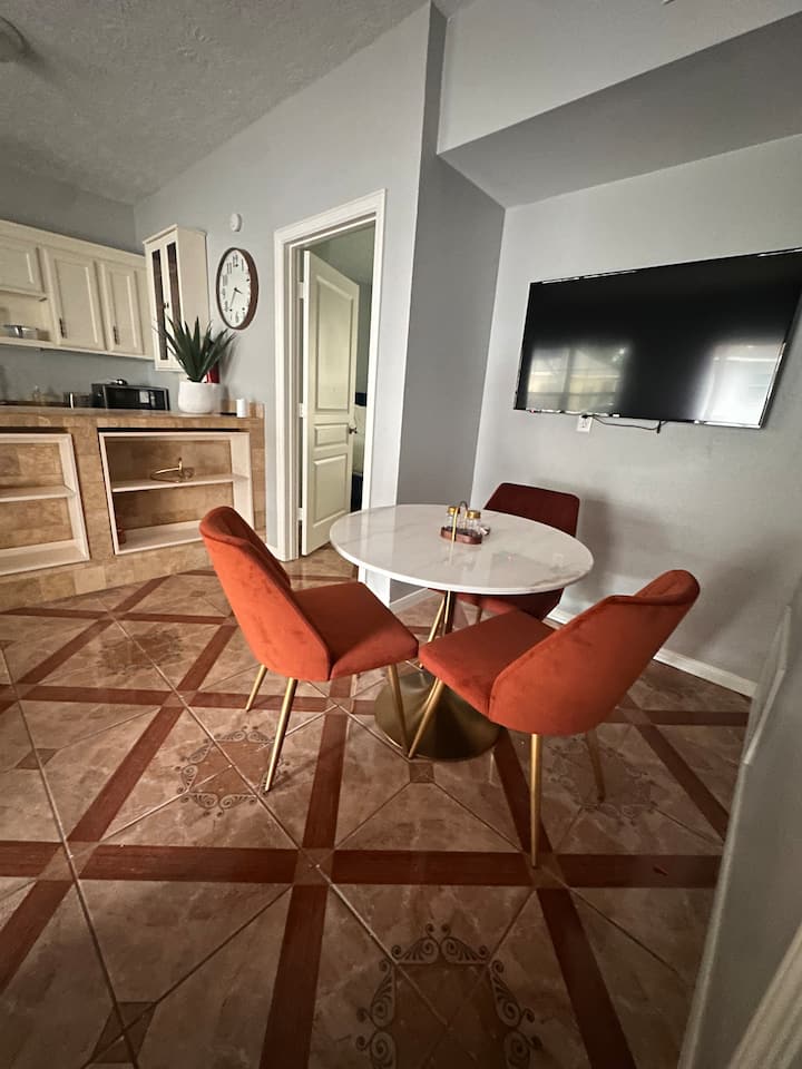 Posada Tres Robles Apt 2 Near Downtown - Houston, TX