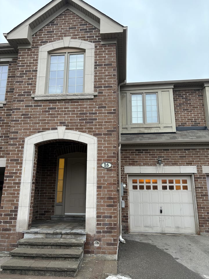 Peaceful Family Home In Vaughan-closeto Wonderland - Vaughan