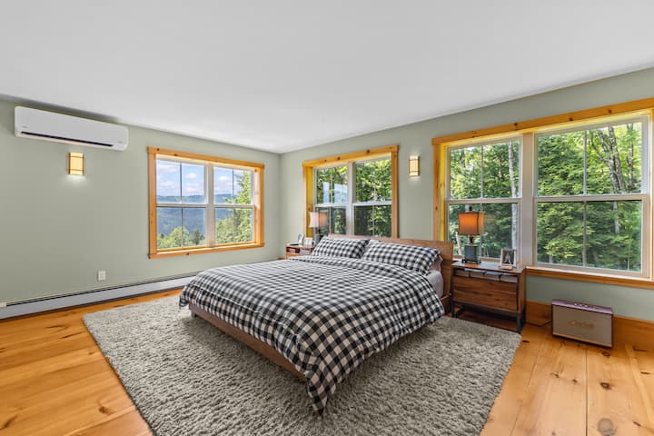 Cozy bedroom retreat with Green Mountain summer views ️