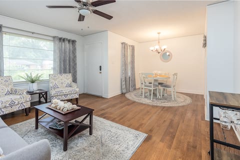Top performing Airbnb: Easy Access to 240~Quiet Neighborhood in Colonial Acres