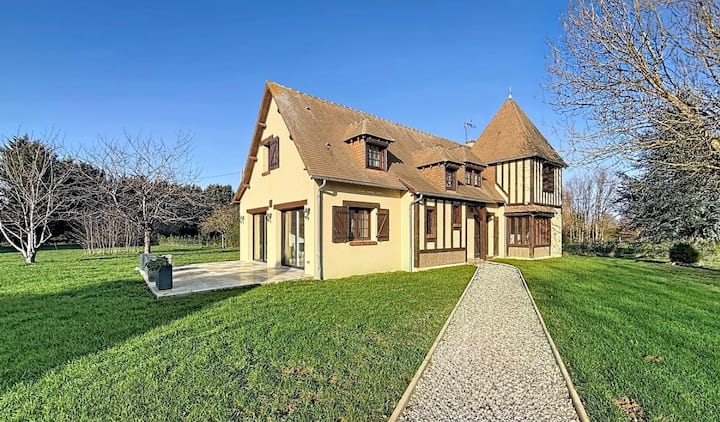 Jolie Maison Normande Rénovée Avec Terrasse - Ajou