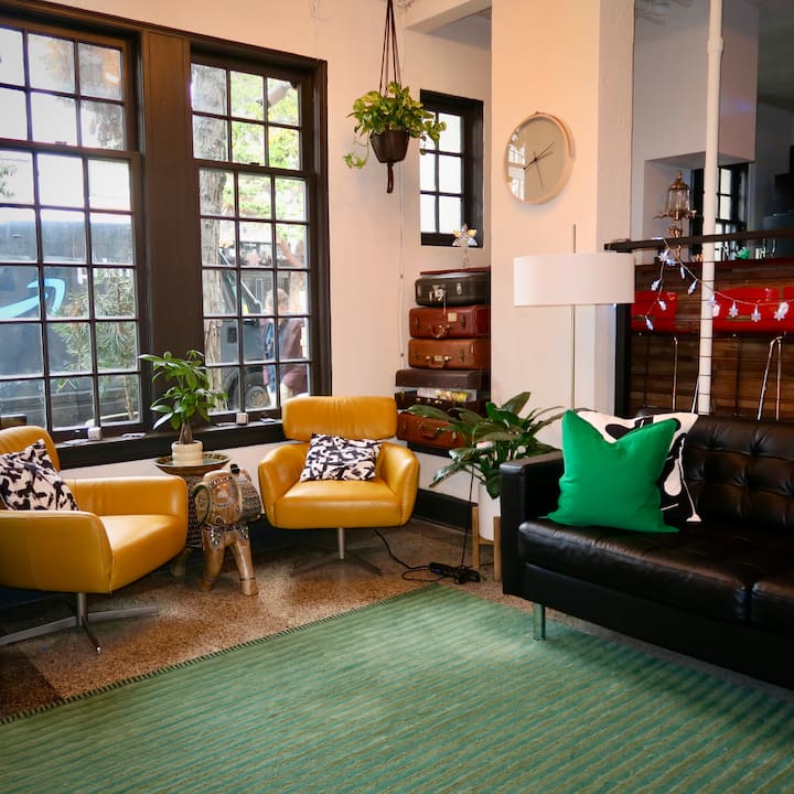 Private Room W/en-suite Bathroom In Upscale Hostel - Washington