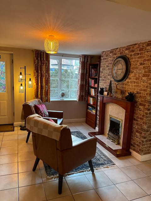 Popular Airbnb listing: Cute, cosy cottage in the lovely Oxton village. in Merseyside