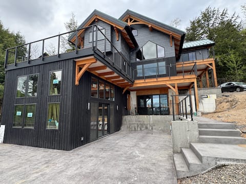 Lakefront "Camp Liluna", 6BR Timber-Frame Getaway!