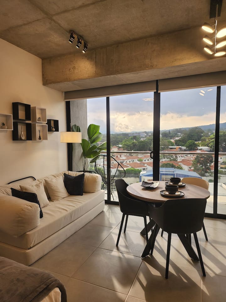 Art Haus 907 · Walk To Malls & Dining · San Benito - San Salvador