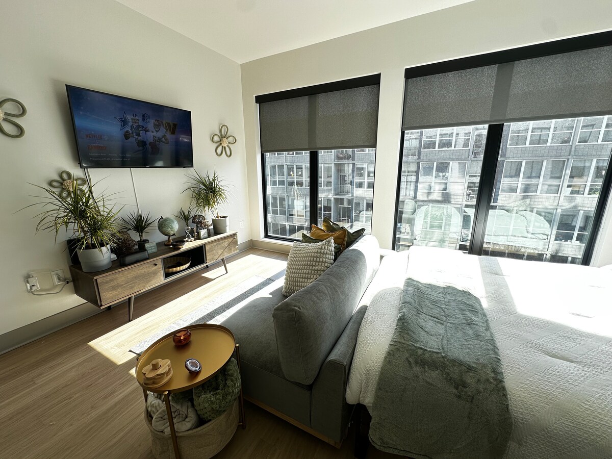Successful Airbnb property: Midtown ATL • Walkable • FIFA26 in Marietta Street Artery