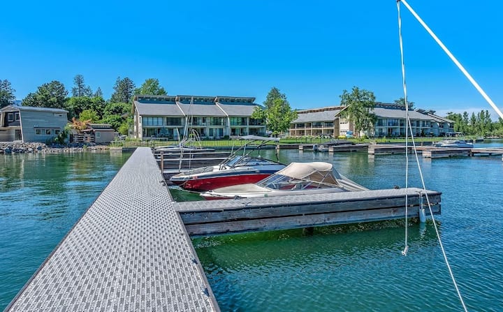 Luxury Lakefront – Walk To Dwtwn & Swim/play/ski! - Sandpoint, ID