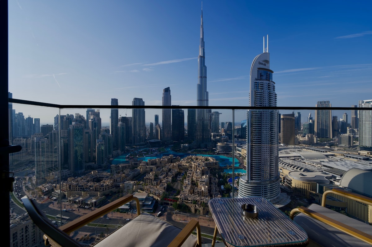 2 Bedroom Furnished Apartment with Fountain View · VI 3