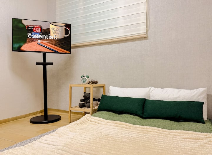 C'est un autre espace de chambre. 

Un canapé-lit est disponible, donc s'il y a un invité supplémentaire qui veut dormir, il peut être utilisé comme lit.   