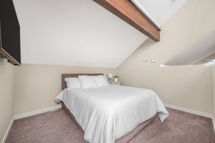 Please note both bedrooms are a lofted space in the upper unit