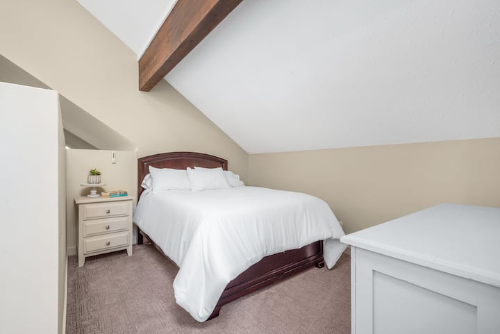 Please note both bedrooms are a lofted space in the upper unit