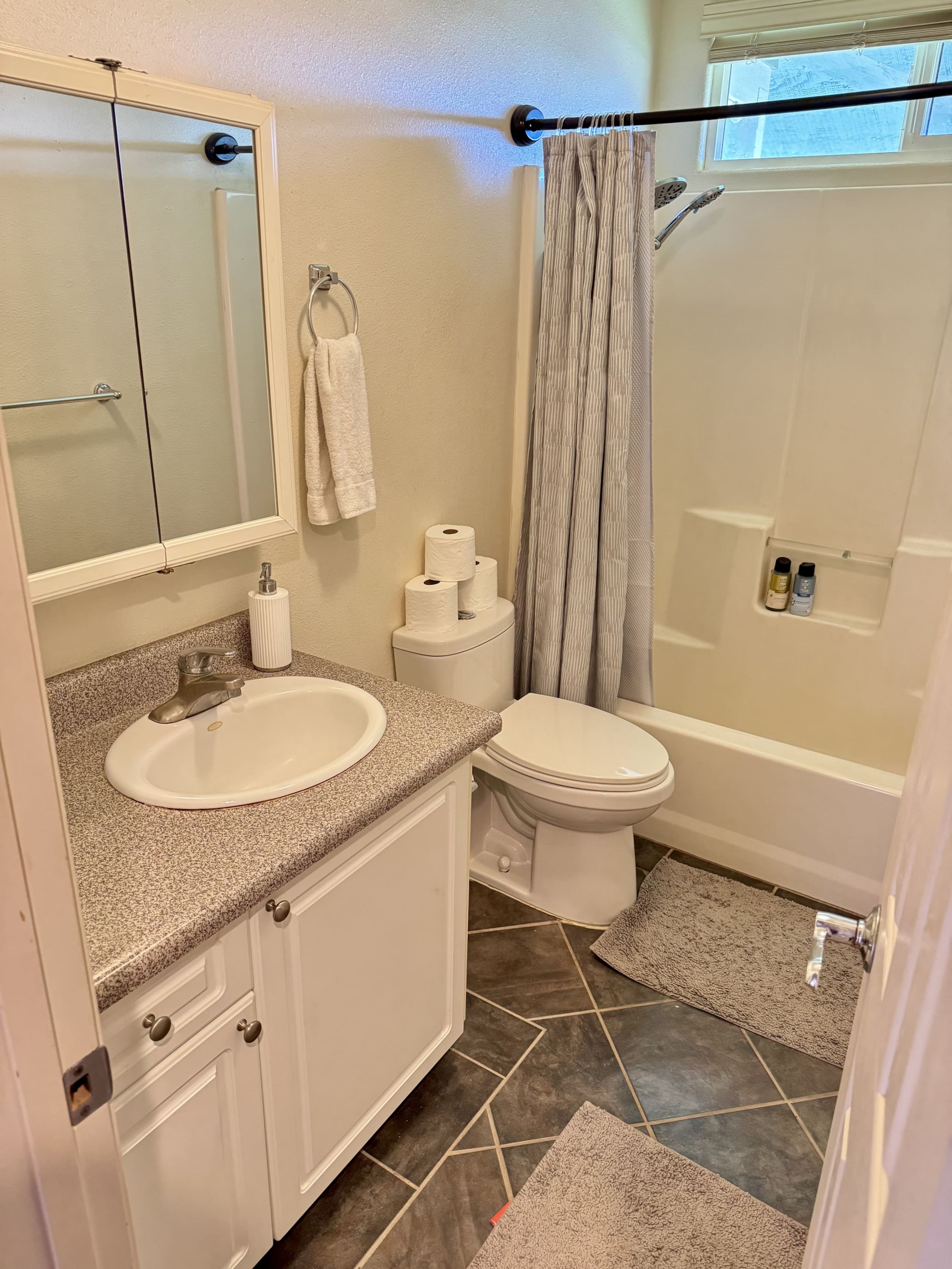 Peaceful Paradise 3Bd2Ba Home w BBQ, WD & Views - Photo 19