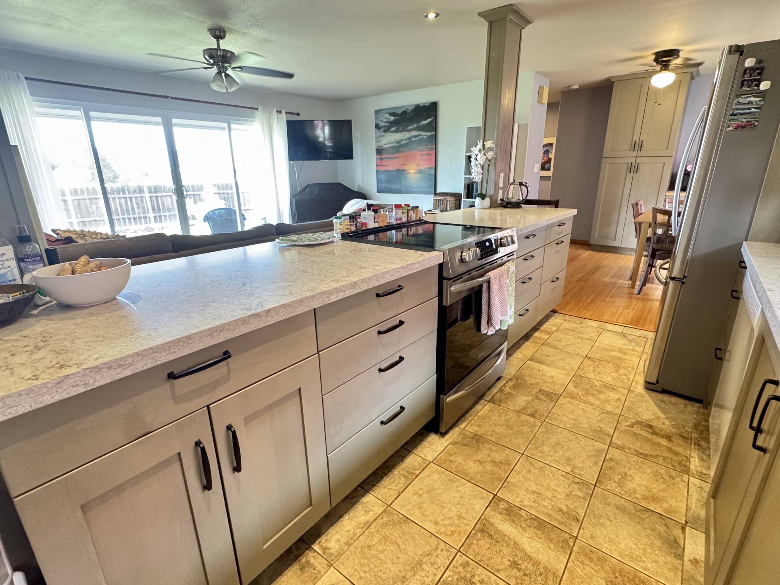 Peaceful Paradise 3Bd2Ba Home w BBQ, WD & Views - Photo 9