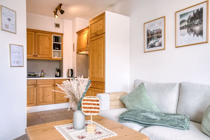 Bergblick Apartment Mit Großem Balkon & Zentral - Leutasch