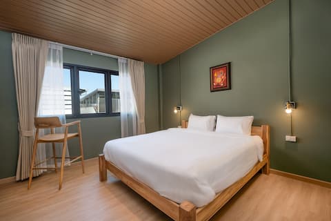 4 beds 3 bathrooms Hidden Oasis in Old City