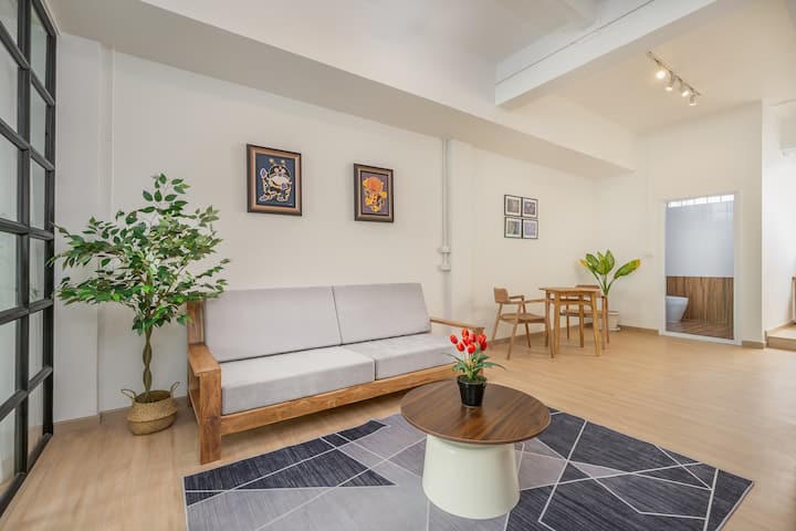 4 Beds 3 Bathrooms Hidden Oasis In Old City - Chiang Mai