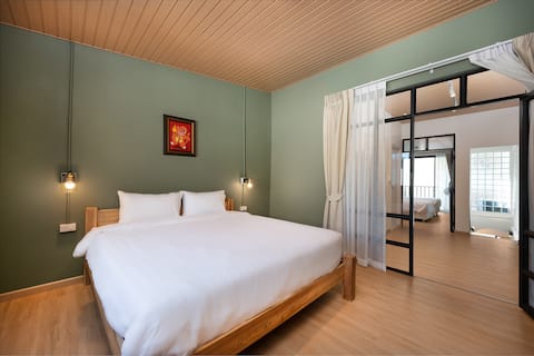4 beds 3 bathrooms Hidden Oasis in Old City