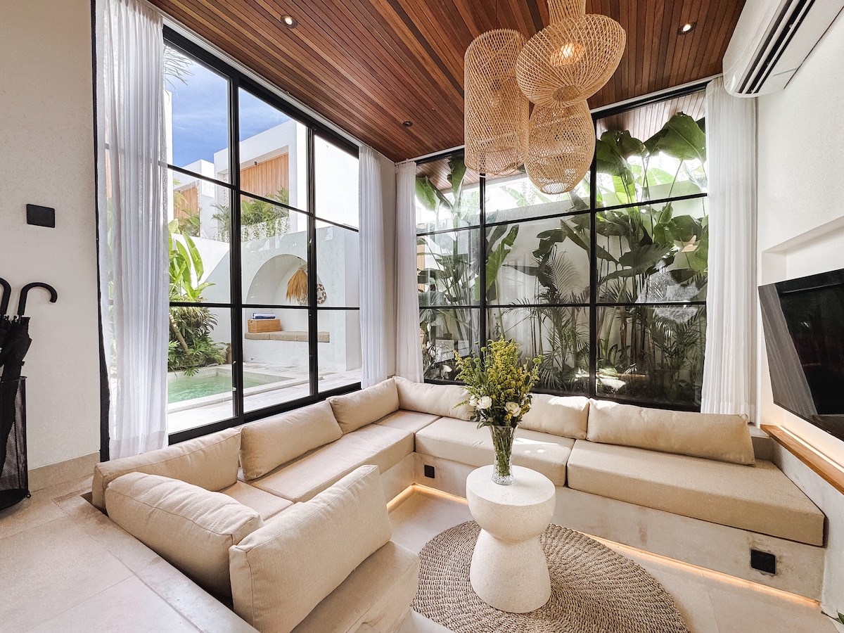 Villa in Cemagi · 3 bedrooms · 3 beds · 2 private baths, comparable Airbnb