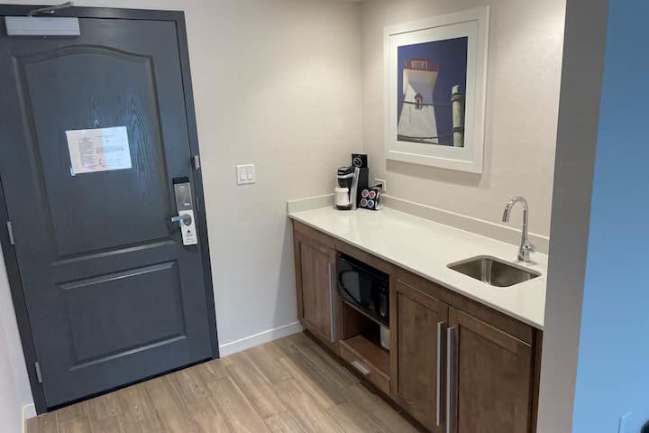 Chateau Fredericton| King Studio| Near Odell Park - 프레더릭턴