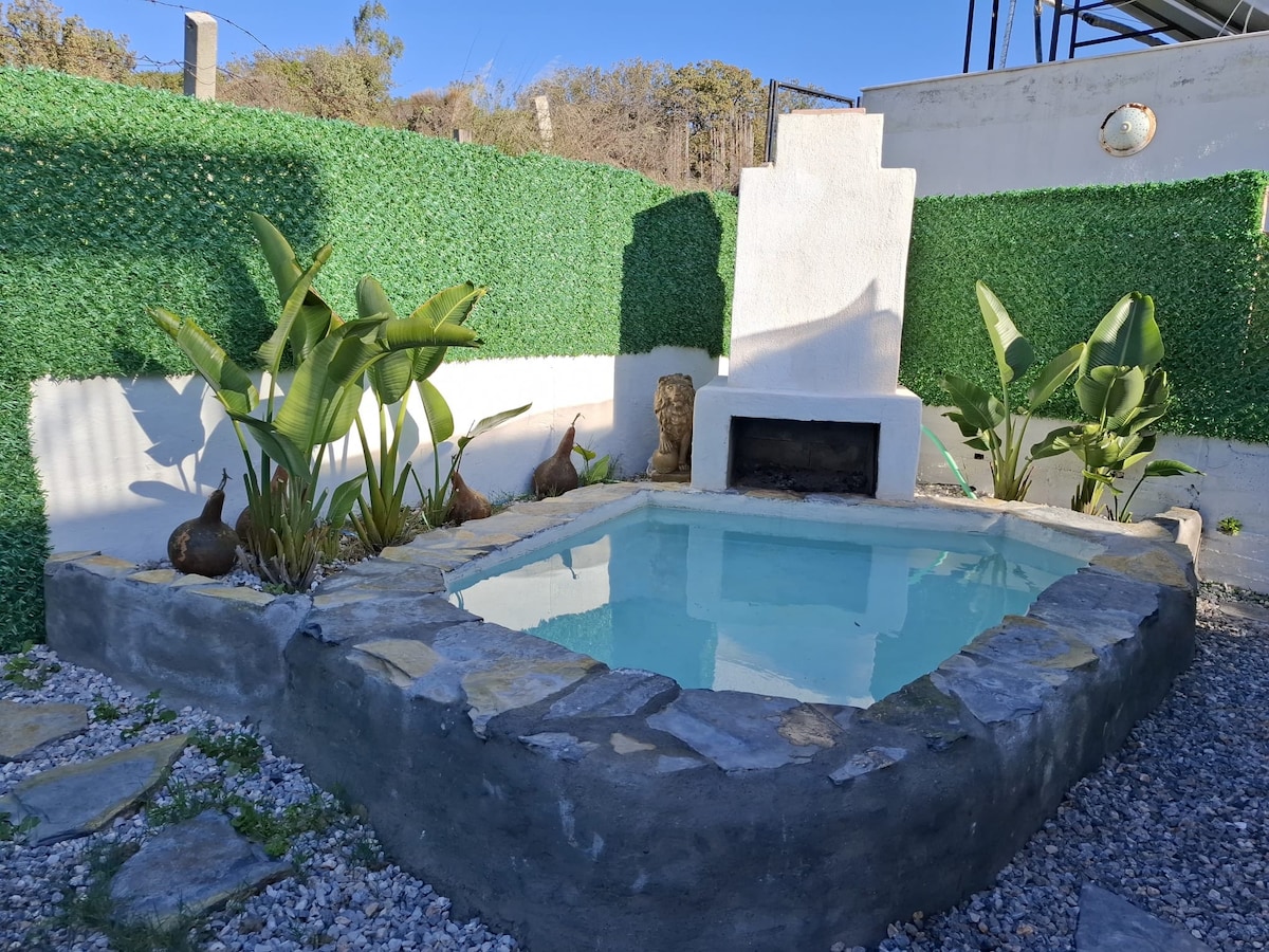 Urla'da Havuzlu Şömineli Müstakil Ev