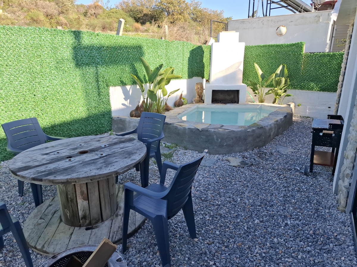 Urla'da Havuzlu Şömineli Müstakil Ev