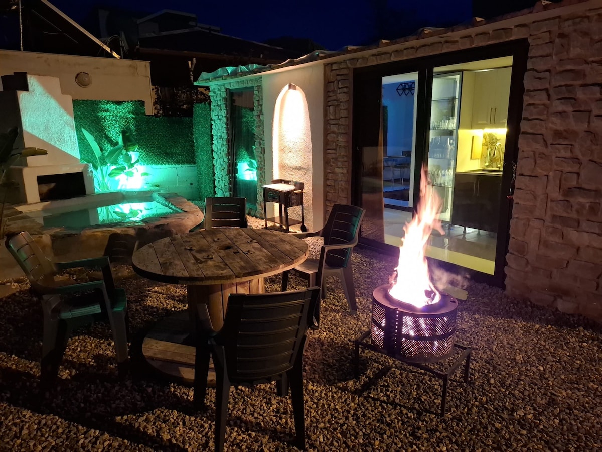 Urla'da Havuzlu Şömineli Müstakil Ev