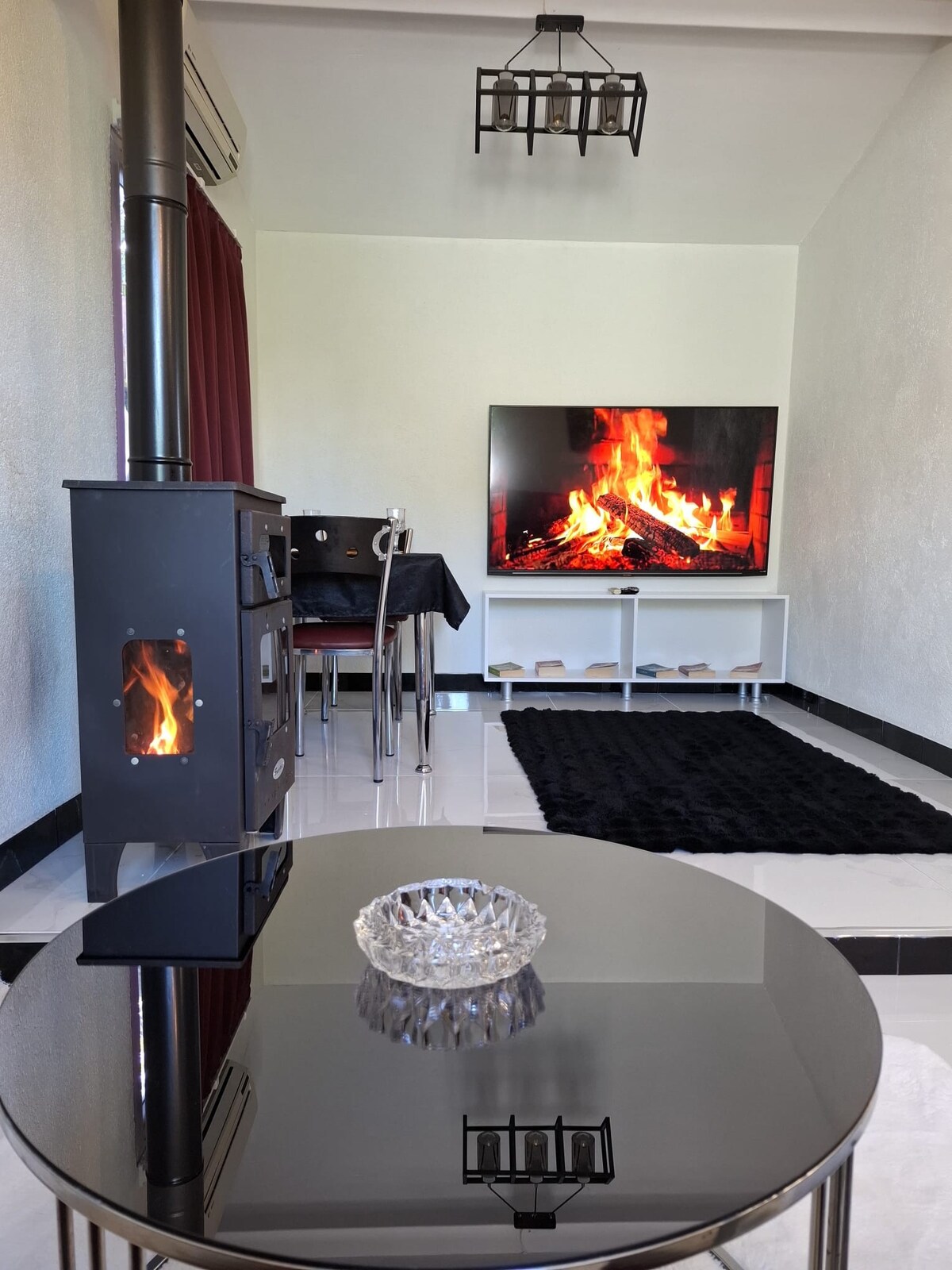 Urla'da Havuzlu Şömineli Müstakil Ev