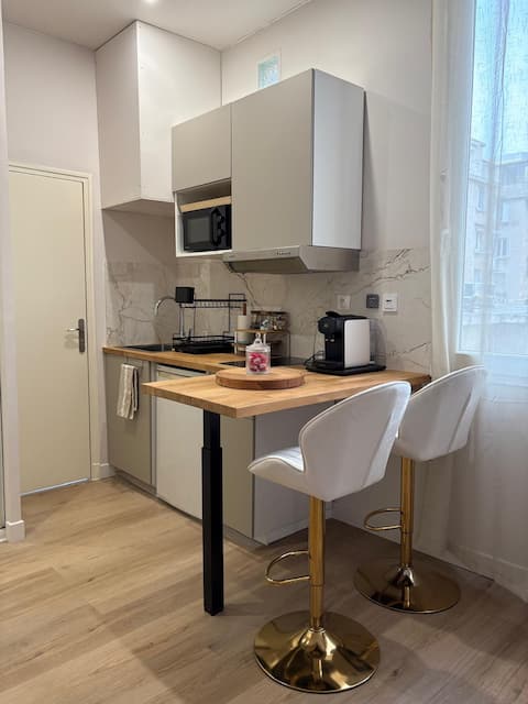 Successful Airbnb property: Cozy, fully equipped studio • Old Port of Marseille in Marseille 1er Arrondissement