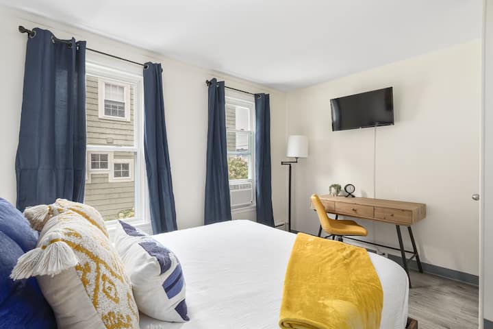 Convenient Stay | Full Kitchen + Free Parking - Beverly, MA